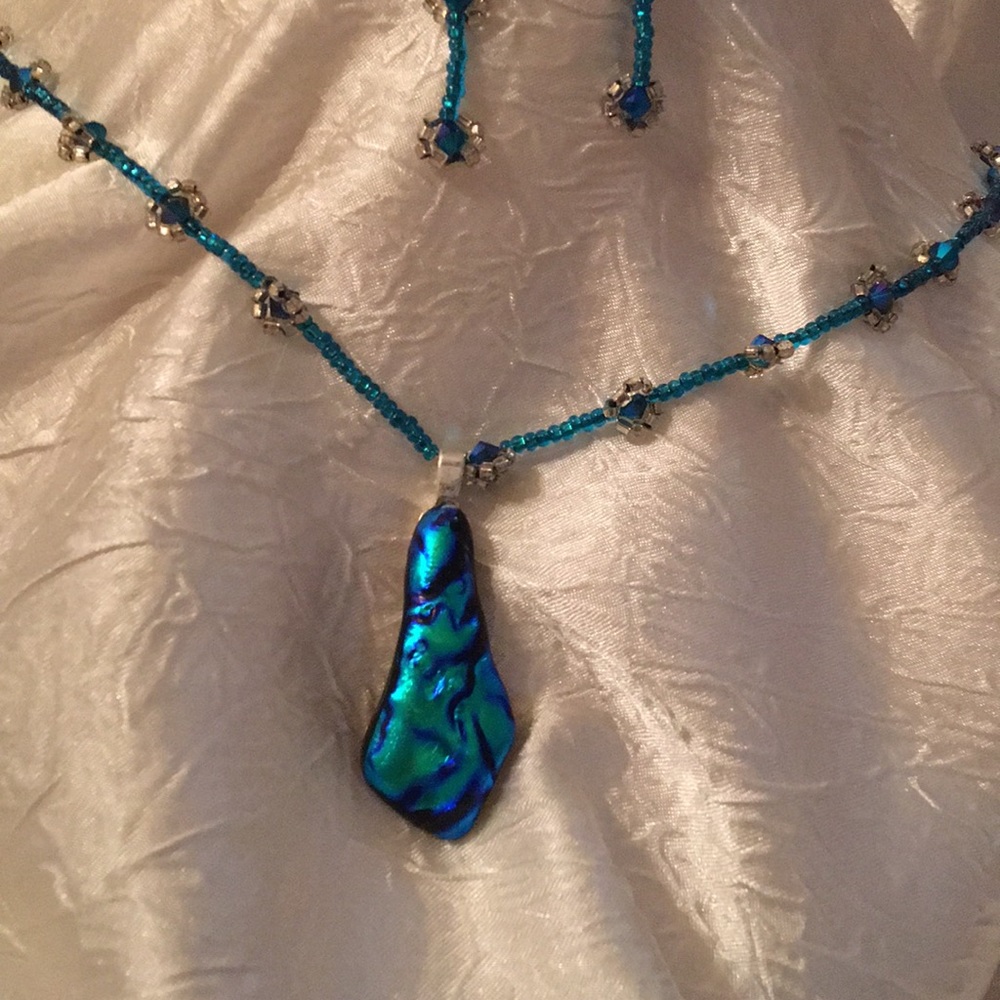 Necklace and earring set